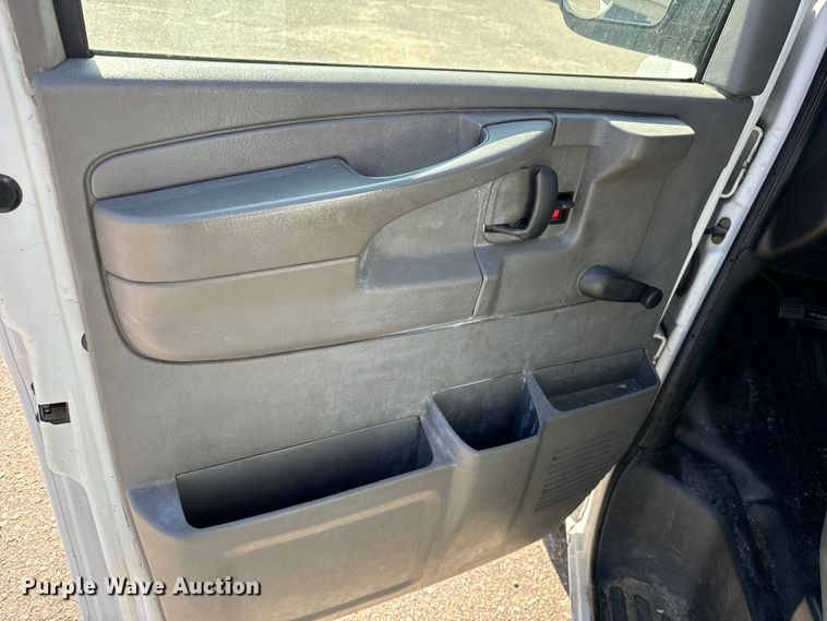 image for item NH9199 2007 Chevrolet  Express 2500 van