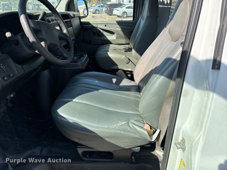 image for item NH9199 2007 Chevrolet  Express 2500 van