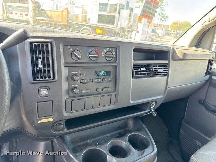 image for item NH9199 2007 Chevrolet  Express 2500 van
