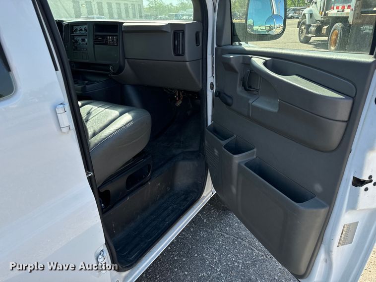 image for item NH9199 2007 Chevrolet  Express 2500 van