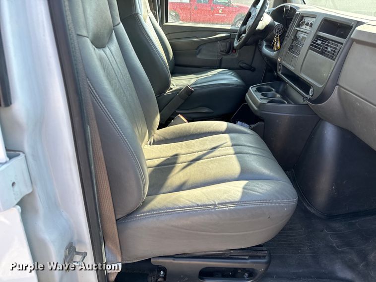 image for item NH9199 2007 Chevrolet  Express 2500 van