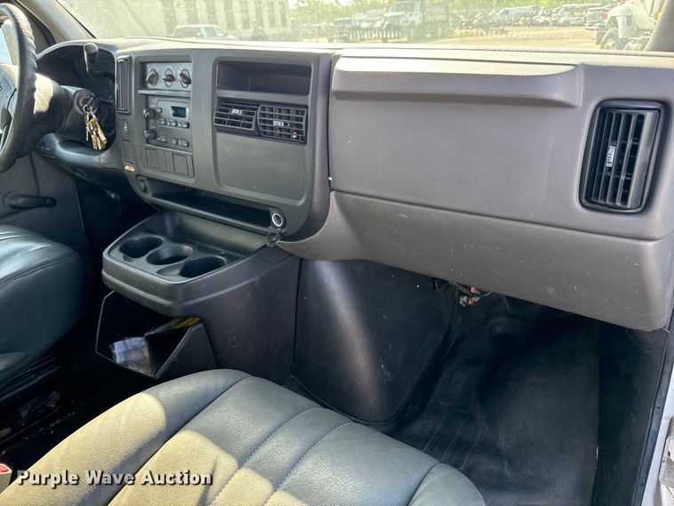 image for item NH9199 2007 Chevrolet  Express 2500 van