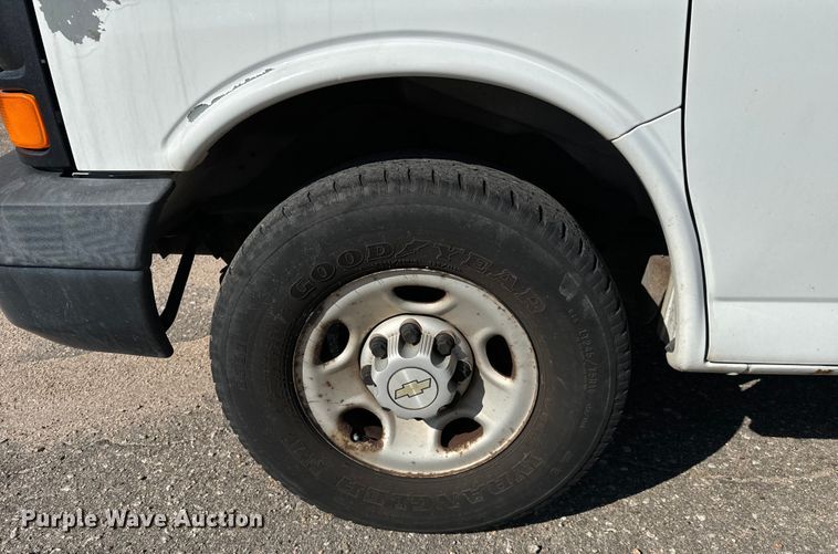 image for item NH9199 2007 Chevrolet  Express 2500 van