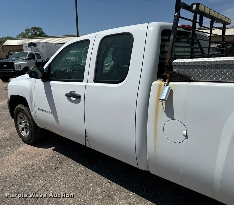 image for item NH9201 2011 Chevrolet  Silverado 1500 Ext. Cab pickup truck