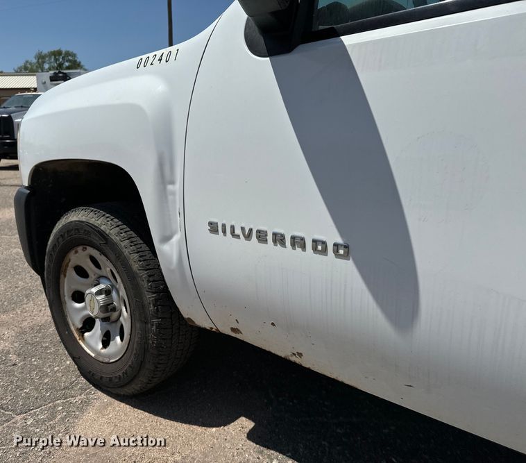 image for item NH9201 2011 Chevrolet  Silverado 1500 Ext. Cab pickup truck