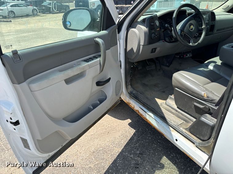 image for item NH9201 2011 Chevrolet  Silverado 1500 Ext. Cab pickup truck