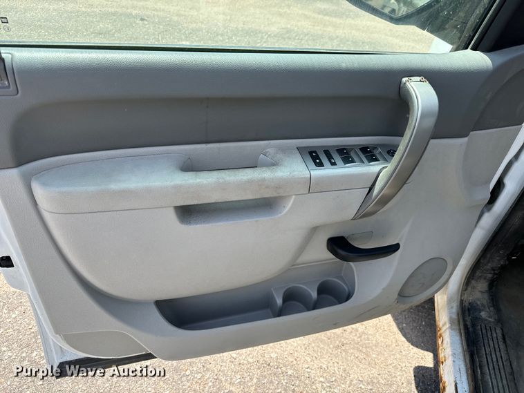 image for item NH9201 2011 Chevrolet  Silverado 1500 Ext. Cab pickup truck