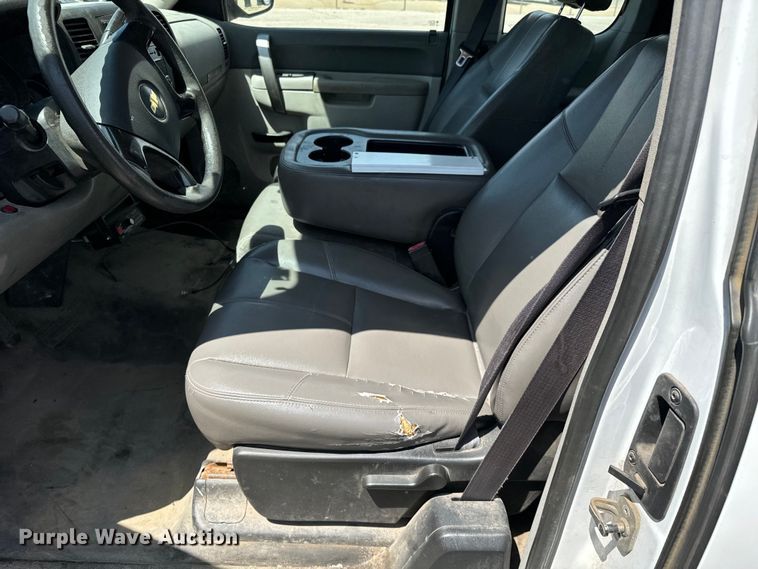 image for item NH9201 2011 Chevrolet  Silverado 1500 Ext. Cab pickup truck