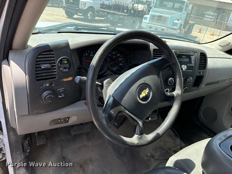 image for item NH9201 2011 Chevrolet  Silverado 1500 Ext. Cab pickup truck