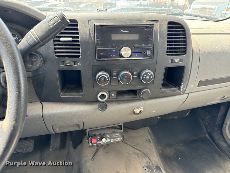 image for item NH9201 2011 Chevrolet  Silverado 1500 Ext. Cab pickup truck