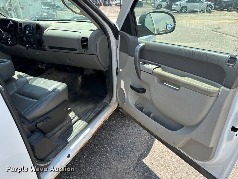 image for item NH9201 2011 Chevrolet  Silverado 1500 Ext. Cab pickup truck