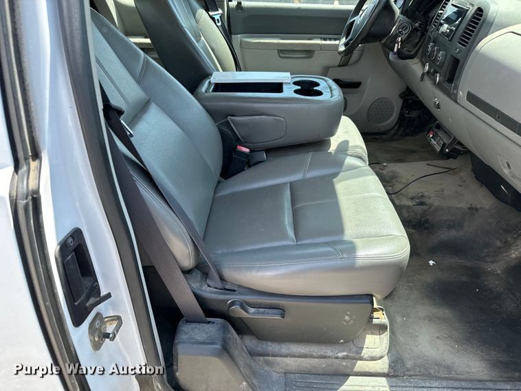 image for item NH9201 2011 Chevrolet  Silverado 1500 Ext. Cab pickup truck