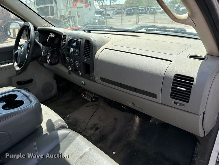 image for item NH9201 2011 Chevrolet  Silverado 1500 Ext. Cab pickup truck