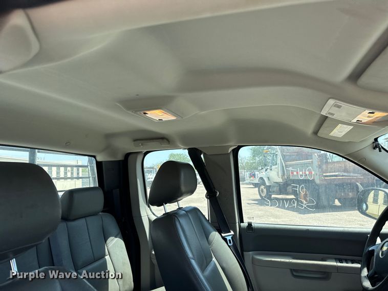 image for item NH9201 2011 Chevrolet  Silverado 1500 Ext. Cab pickup truck