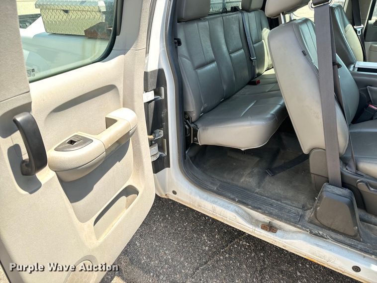 image for item NH9201 2011 Chevrolet  Silverado 1500 Ext. Cab pickup truck