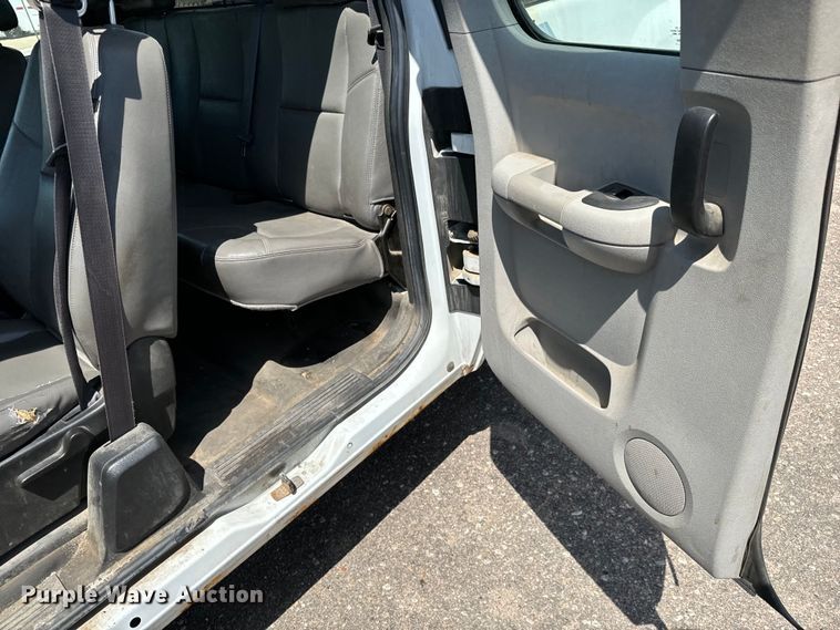 image for item NH9201 2011 Chevrolet  Silverado 1500 Ext. Cab pickup truck