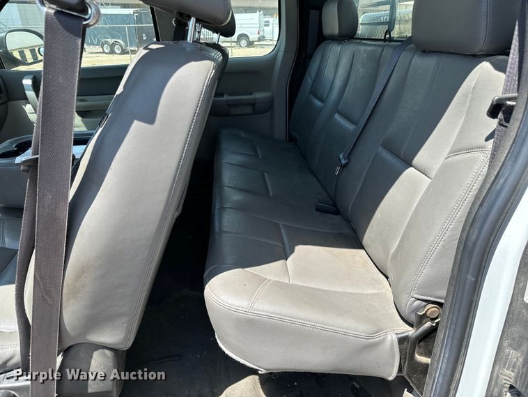 image for item NH9201 2011 Chevrolet  Silverado 1500 Ext. Cab pickup truck