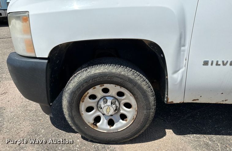 image for item NH9201 2011 Chevrolet  Silverado 1500 Ext. Cab pickup truck