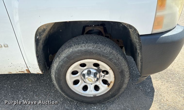 image for item NH9201 2011 Chevrolet  Silverado 1500 Ext. Cab pickup truck