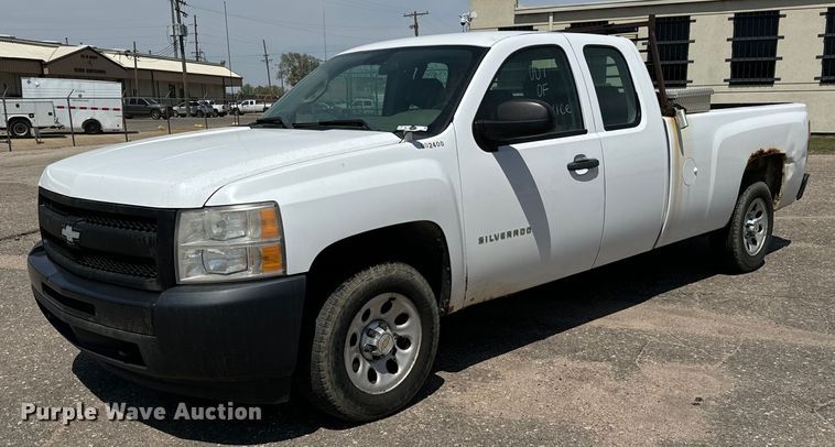 image for item NH9202 2011 Chevrolet  Silverado 1500 Ext. Cab pickup truck