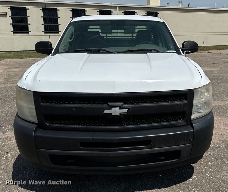 image for item NH9202 2011 Chevrolet  Silverado 1500 Ext. Cab pickup truck