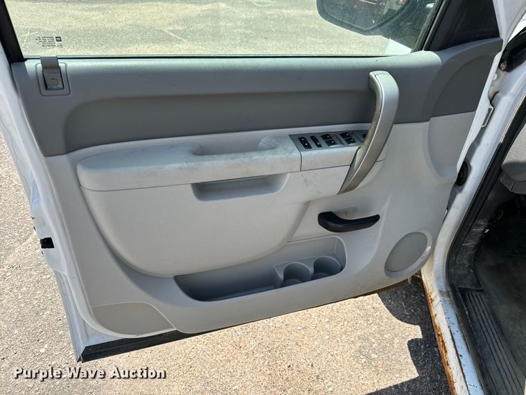 image for item NH9202 2011 Chevrolet  Silverado 1500 Ext. Cab pickup truck