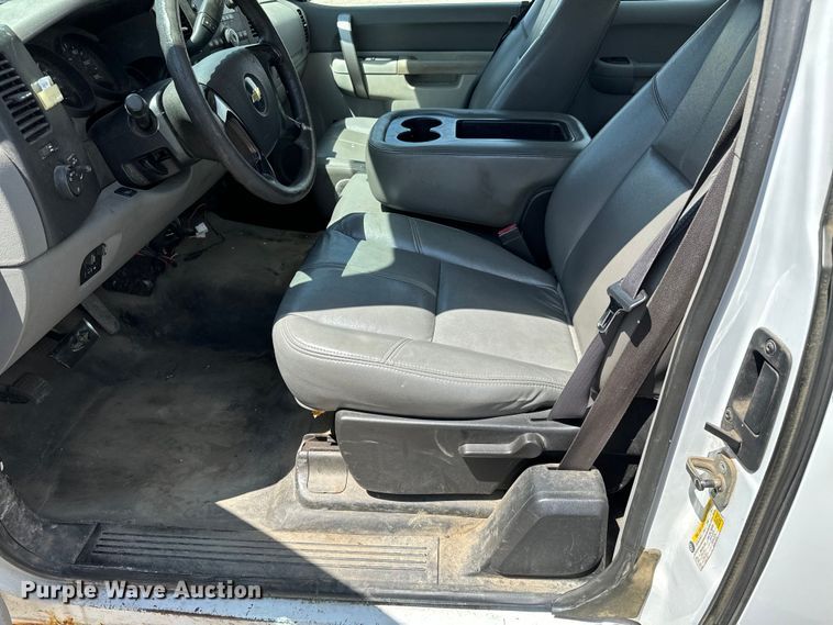 image for item NH9202 2011 Chevrolet  Silverado 1500 Ext. Cab pickup truck