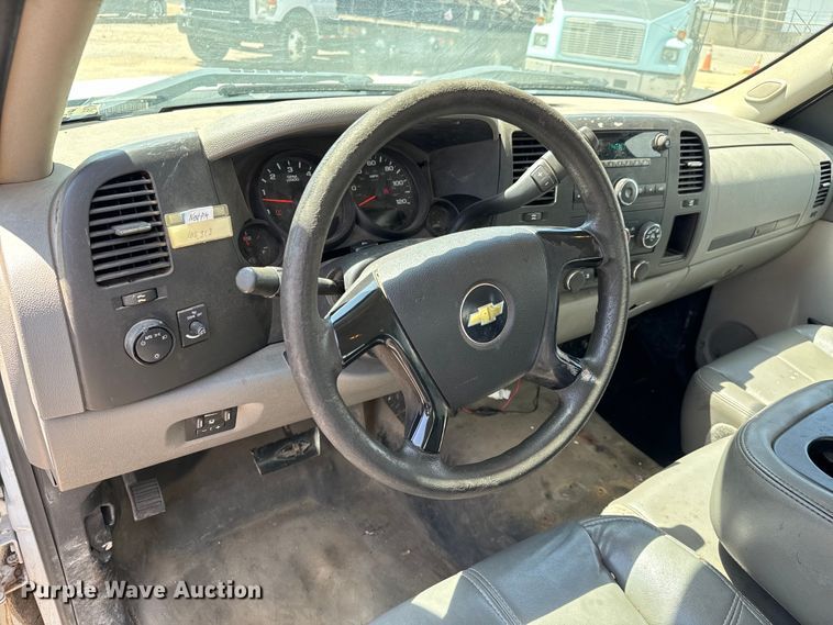 image for item NH9202 2011 Chevrolet  Silverado 1500 Ext. Cab pickup truck