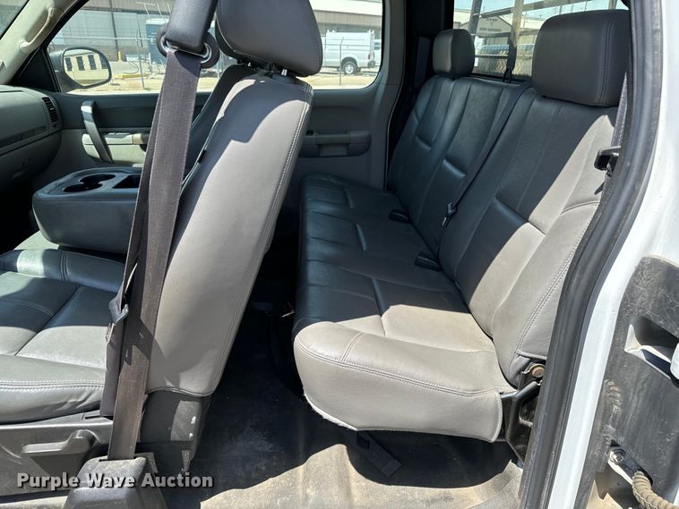 image for item NH9202 2011 Chevrolet  Silverado 1500 Ext. Cab pickup truck