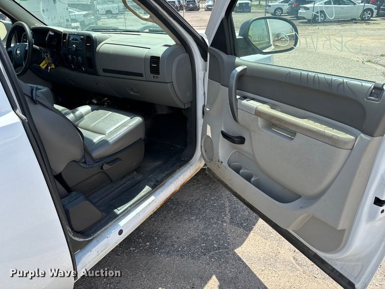 image for item NH9202 2011 Chevrolet  Silverado 1500 Ext. Cab pickup truck