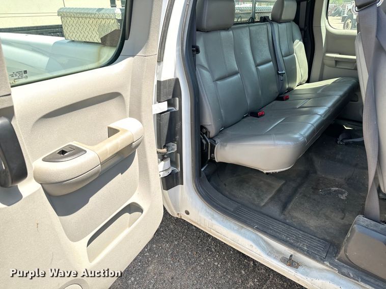 image for item NH9202 2011 Chevrolet  Silverado 1500 Ext. Cab pickup truck