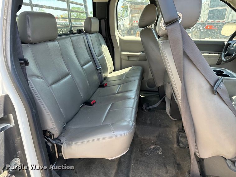 image for item NH9202 2011 Chevrolet  Silverado 1500 Ext. Cab pickup truck