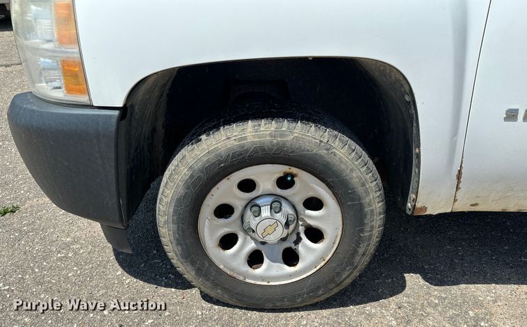 image for item NH9202 2011 Chevrolet  Silverado 1500 Ext. Cab pickup truck