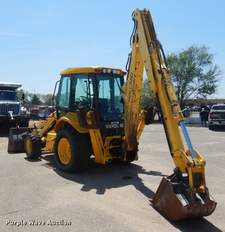 image for item NH9211 2003 New Holland LB75B backhoe