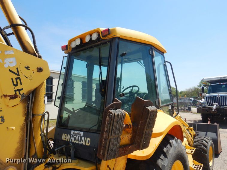 image for item NH9211 2003 New Holland LB75B backhoe