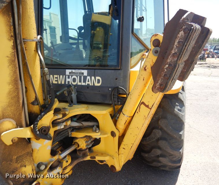 image for item NH9211 2003 New Holland LB75B backhoe