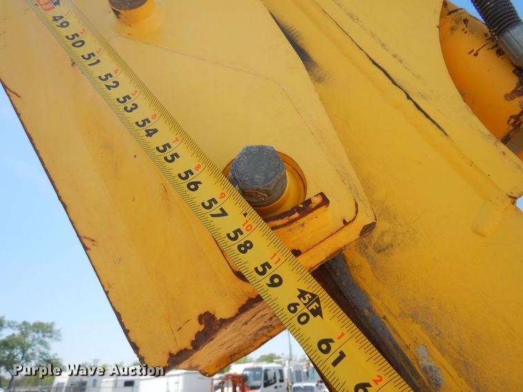 image for item NH9211 2003 New Holland LB75B backhoe