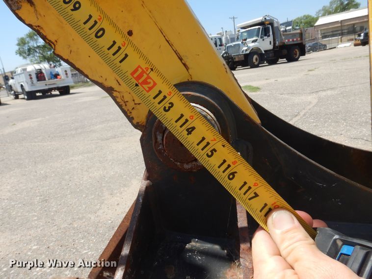 image for item NH9211 2003 New Holland LB75B backhoe