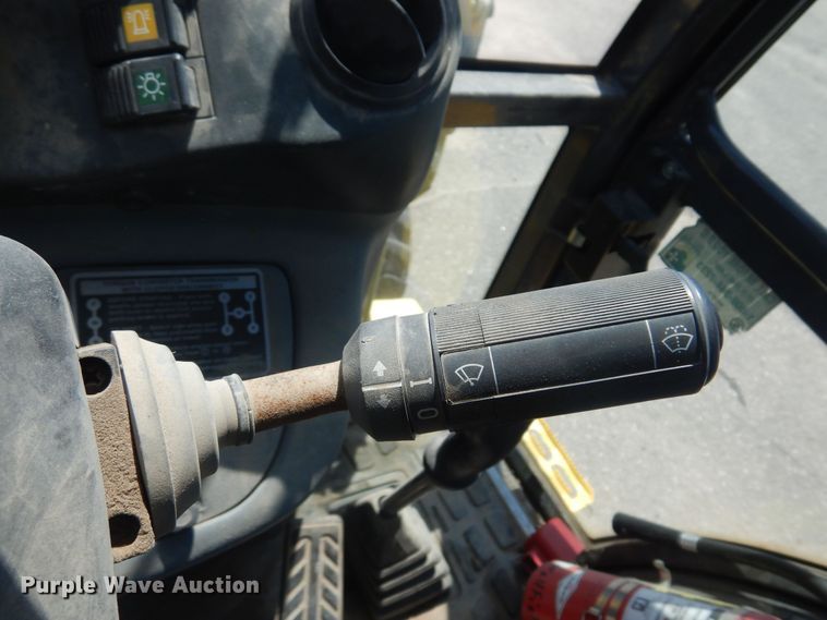 image for item NH9211 2003 New Holland LB75B backhoe