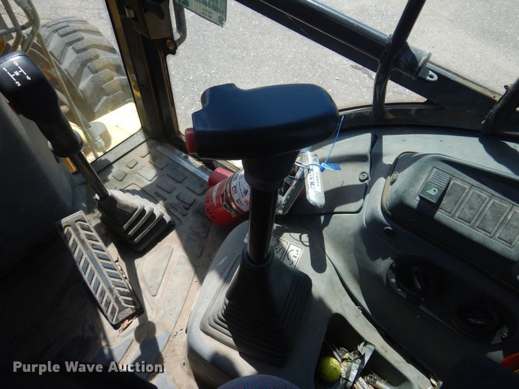 image for item NH9211 2003 New Holland LB75B backhoe