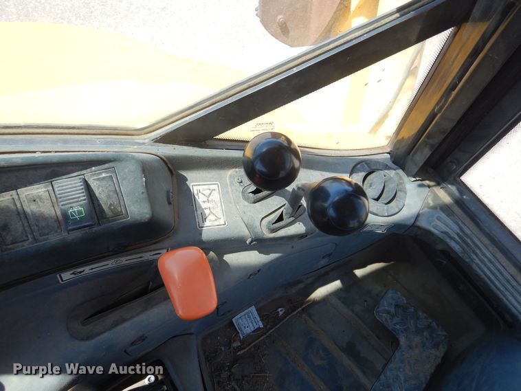image for item NH9211 2003 New Holland LB75B backhoe