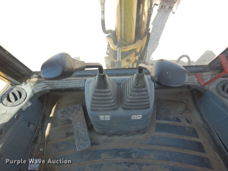 image for item NH9211 2003 New Holland LB75B backhoe