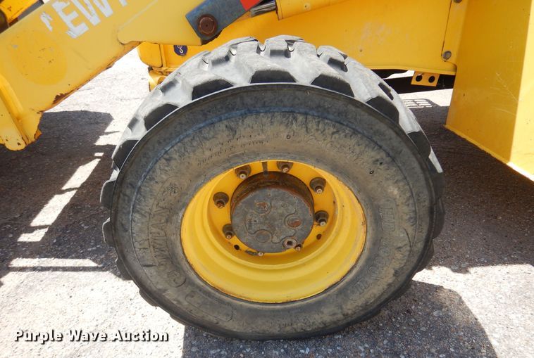 image for item NH9211 2003 New Holland LB75B backhoe