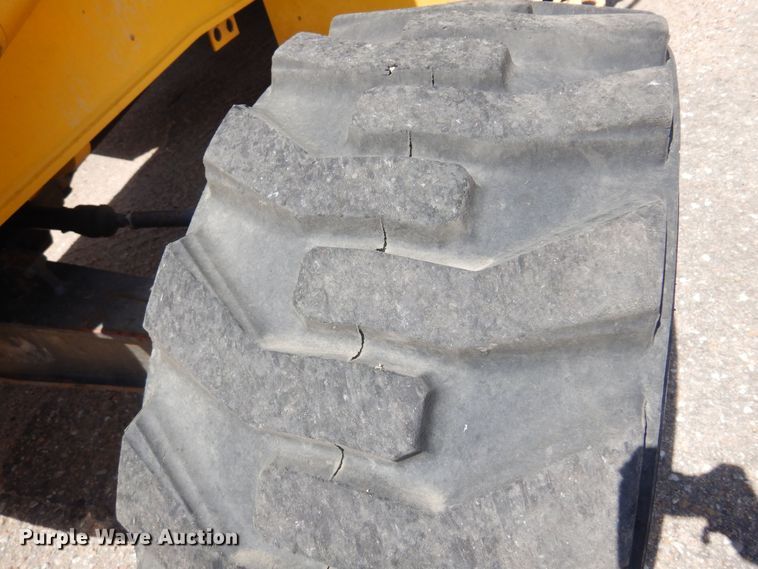 image for item NH9211 2003 New Holland LB75B backhoe