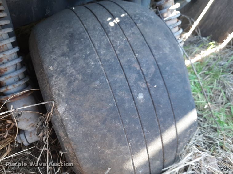 image for item NH9212 (2) Cushman golf carts