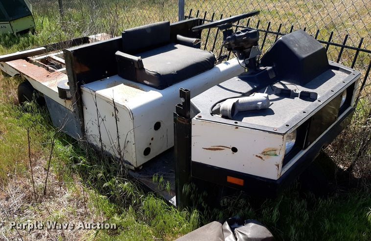 image for item NH9212 (2) Cushman golf carts