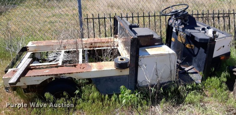 image for item NH9212 (2) Cushman golf carts