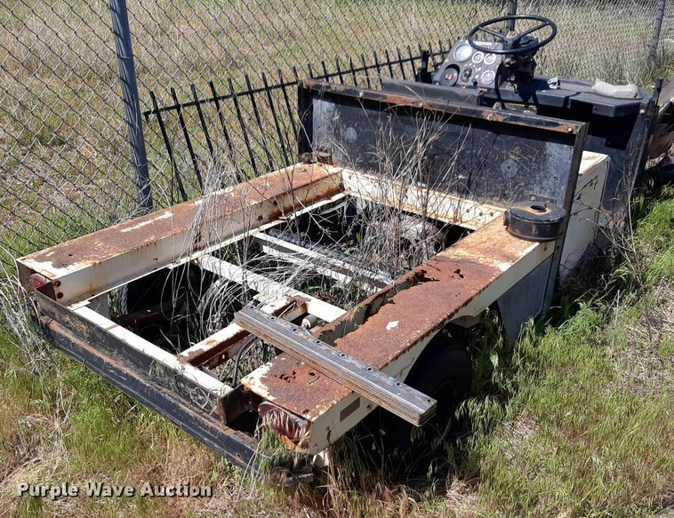 image for item NH9212 (2) Cushman golf carts