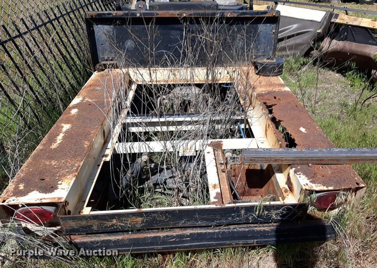 image for item NH9212 (2) Cushman golf carts