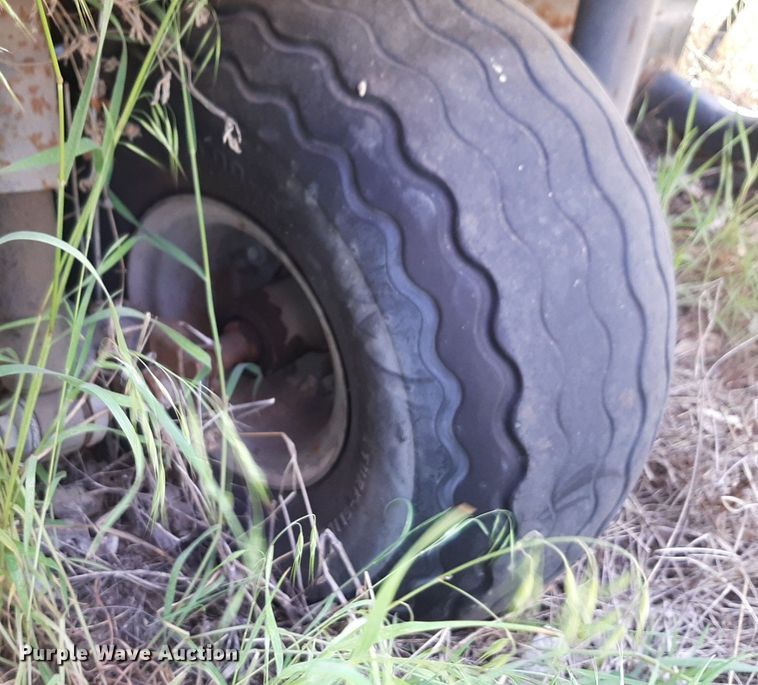 image for item NH9212 (2) Cushman golf carts